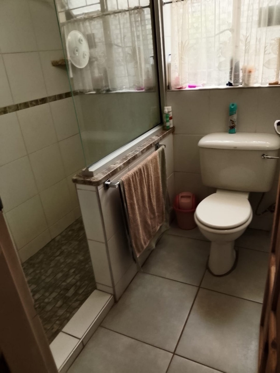 5 Bedroom Property for Sale in Lourenspark North West